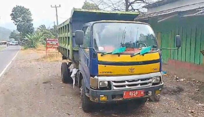 Satu Unit Truk Pengangkut Sampah Ke TPAS Mekarsari Milik DLH Tidak Bisa Beroperasi