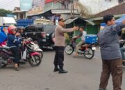 Tingginya Volume Kendaraan Saat Ngabuburit, Kapolsek Selaku Kapospam Terminal Maja Mengurai Kemacetan