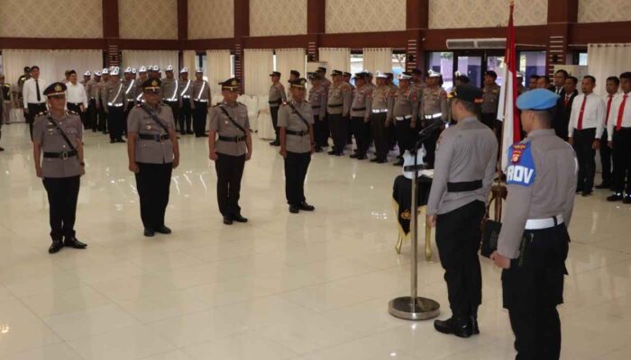 Upacara Serah Terima Jabatan dan Kenal Pamit Tiga Kapolsek di Jajaran Polres Metro Bekasi 