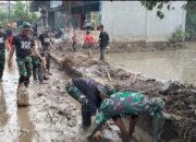 Paska Banjir, Raider 300/BJW dan OKP Bahu Membahu Bersihkan Material