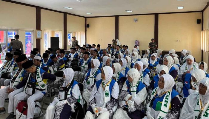 Polsek Maja Bersinergi dengan TNI dan Muspika Pantau Pemberangkatan Jemaah Haji