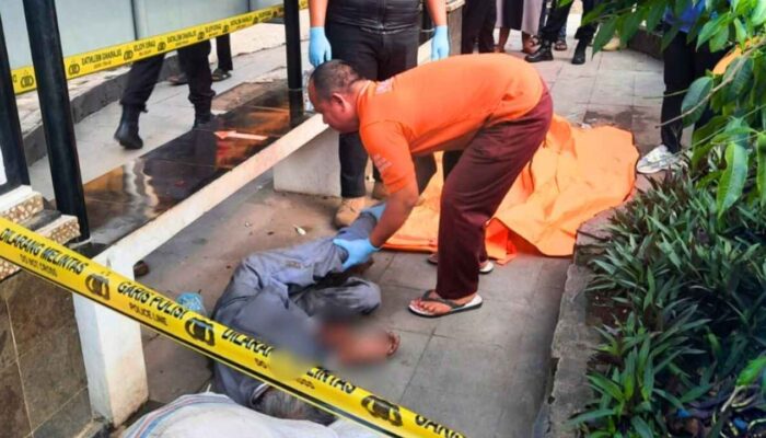 Polres Purwakarta Evakuasi Mayat Tanpa Identitas Di Halte Sadang