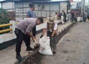 Personel Polsek Maja Gelar Giat Bhakti Bhayangkara Ke-79 di Sekitar Jembatan Cilongkrang Majalengka