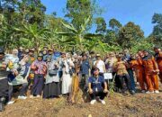 Kapolsek Mande Ikuti Kegiatan Jumat Menanam Bersama Mahasiswa IPB