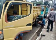 Kapolsek Maja Imbau Supir Truk Agar Tidak Parkir di Atas Jembatan Cilongkrang
