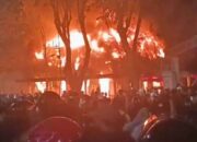 Gedung Negara Grahadi Surabaya Dibakar Massa Imbas Kericuhan