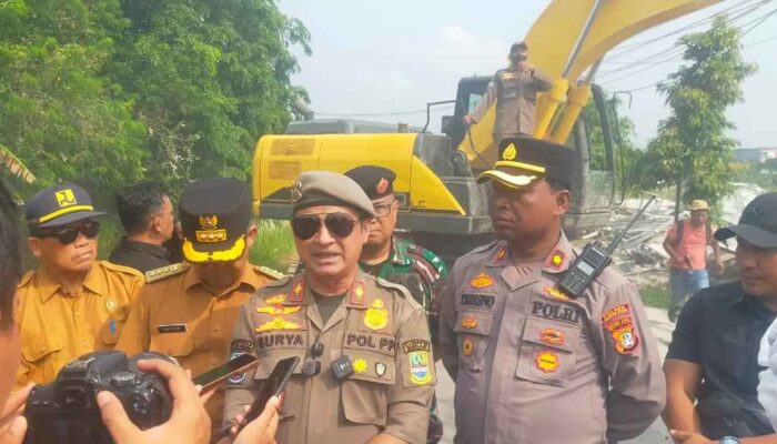 Penertiban Bangunan Liar Oleh Satpol PP di Bantalan Sungai Sekunder Sukatani