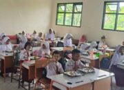 Puluhan Murid SDN Karang Sentosa Nikmati Program Makan Bergizi Gratis dari Pemerintah