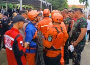 Anggota Koramil Kertajati Bantu Pencarian Anak Tenggelam di Sungai Leuwi Pitik