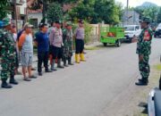 Danramil Leuwimunding Pimpin Karya Bakti Bersihkan Sungai Ciwaringin Peringati HUT ke-76 Korem 063/Sunan Gunung Jati