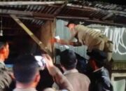 Satpol PP Pemkab Bekasi Berikan Surat Imbauan Pada Pemilik Bangli di Sepanjang Bantaran Kalimalang