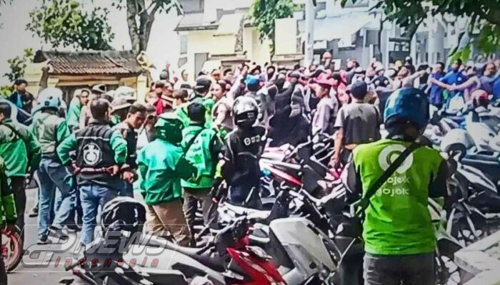 Bentrok Ojol dan Buruh Warnai Demo Tuntut Kenaikan UMK 2026 di Purwakarta