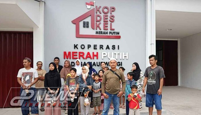 Bazar Pertama Koperasi Merah Putih Desa Haurwangi Disambut Antusias Warga