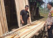 Sambangi Pengusaha Mebel Kayu Bhabinkamtibmas Desa Kertabasuki Sampaikan Pesan Kamtibmas