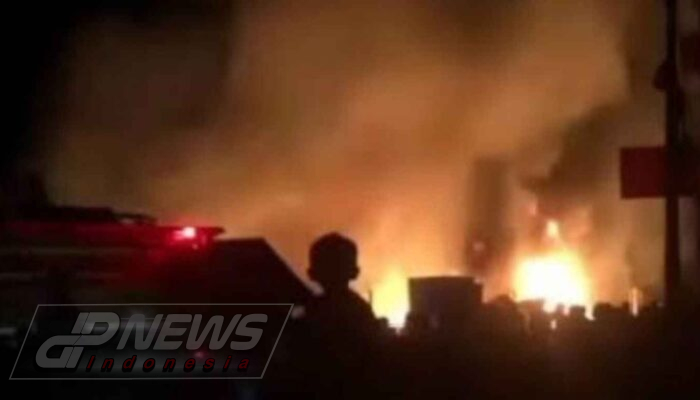 Belasan Kios Barang Bekas di Jalan Soekarno-Hatta Bandung Terbakar Dini Hari