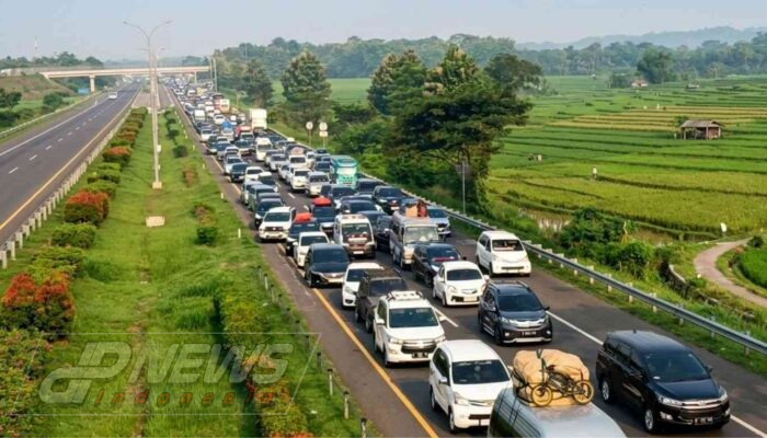 Tol Cipali: Macet Parah, Kendaraan Pemudik Mengular hingga 34 Kilometer