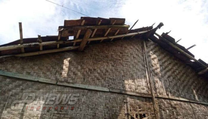Atap Bocor dan Harapan Tipis: Potret Rumah Tak Layak Huni Milik Warga Sabandar di Tengah Derasnya Janji Bantuan