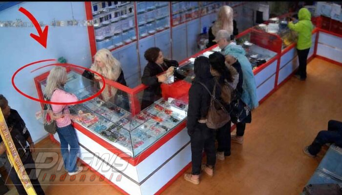 Wanita Ngamuk Bawa Parang ke Toko HP di Medan, Ternyata Korban Penipuan Promo iPhone Rp 2 Juta