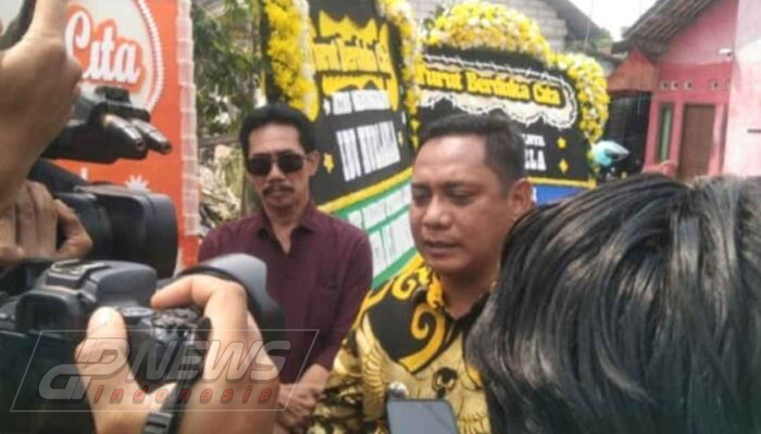 Plt Bupati Bekasi Kunjungi Rumah Duka Korban Tabrakan KA di Kampung Ceger