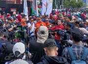 Ribuan Buruh Gelar Aksi May Day di Depan Gedung DPR RI