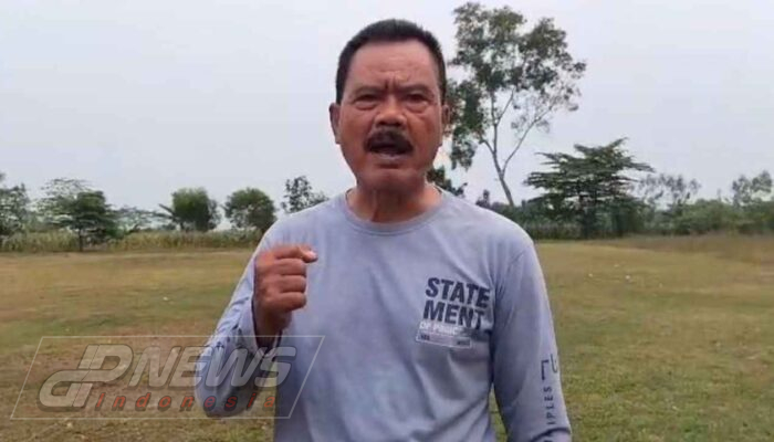 Dorong Prestasi Olahraga, Kades Jatimekar Pimpin Aksi Gotong Royong Revitalisasi Lapangan Bola