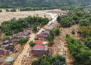 Detik-detik Mencekam Banjir Bandang Lebak: Asrama Santri Hanyut Terbawa Arus Sungai Cimaur