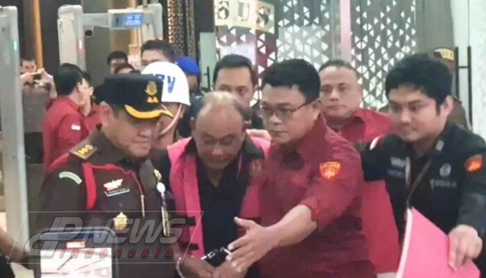 Eks Kepala BGN Dadan Hindayana Cs Resmi Ditetapkan Tersangka dan Tahan, Keluar Pakai Rompi Pink