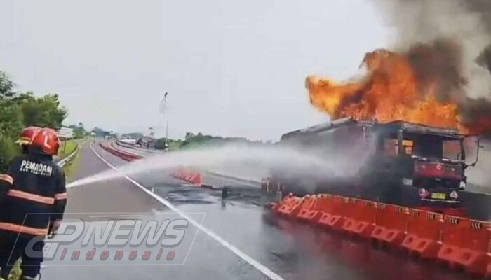 Truk Tangki Pertamina Terbakar Hebat di Tol Cisumdawu KM 207, Diduga Dipicu Rem Panas