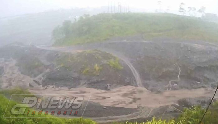 Gunung Semeru Erupsi Kembali, Warga Diminta Waspada Banjir Lahar