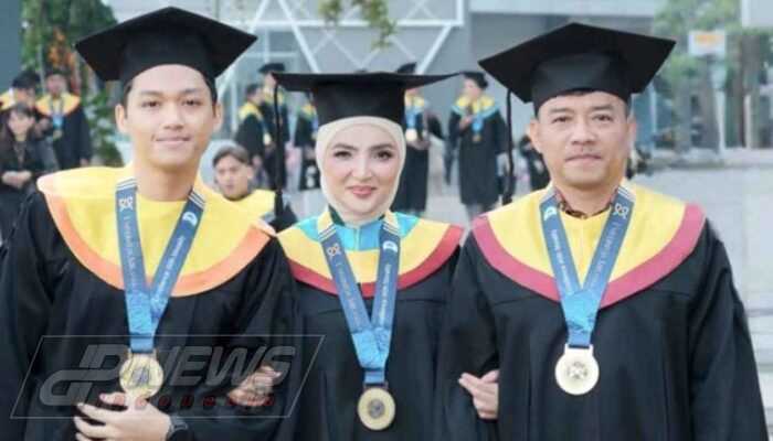 Akhirnya Wisuda Bersama: Ashanty, Anang, dan Azriel Rayakan Milestones Akademik di UNAIR