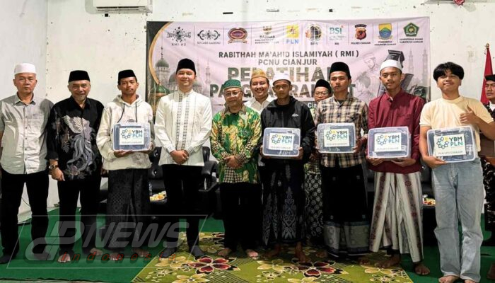 Pesantren Menuju Kemandirian Ekonomi, RMI PCNU Cianjur Bekali Santri Keterampilan Pangkas Rambut