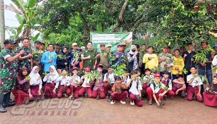 Hijaukan Bantaran Sungai Cisokan, Satgas Citarum Harum dan Warga Tanam 750 Bibit Pohon