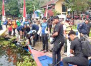 Polres Cianjur dan Pandawara Group Bersihkan Waduk Jangari, Hampir 15 Ton Sampah dan Eceng Gondok Diangkat
