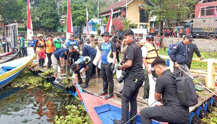 Polres Cianjur dan Pandawara Group Bersihkan Waduk Jangari, Hampir 15 Ton Sampah dan Eceng Gondok Diangkat