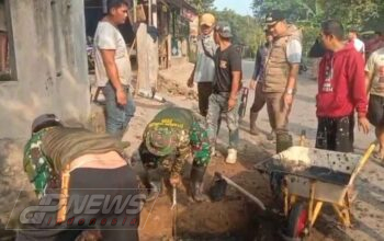 Warga Bersama Pemerintah dan Satgas Citarum Harum Benahi Gorong-Gorong Penyebab Genangan di Cikalongkulon