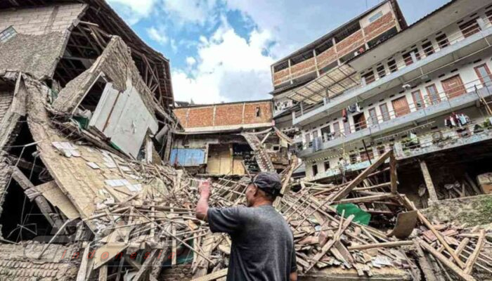 Pemkot Bandung Tangani Dampak Longsor Gegerkalong, Masjid dan Rumah Warga Terdampak