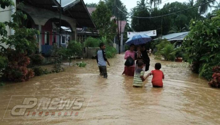 Hujan Deras Picu Banjir di Padang hingga Agam, Ratusan Warga Dievakuasi