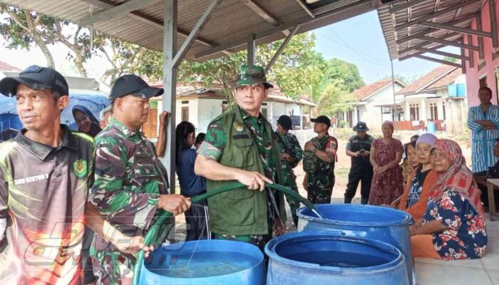 Satgas Citarum Harum Sektor 6 Distribusikan Air Bersih ke Wilayah Terdampak Kekeringan di Cianjur, Gandeng Perusahaan dan Pemda