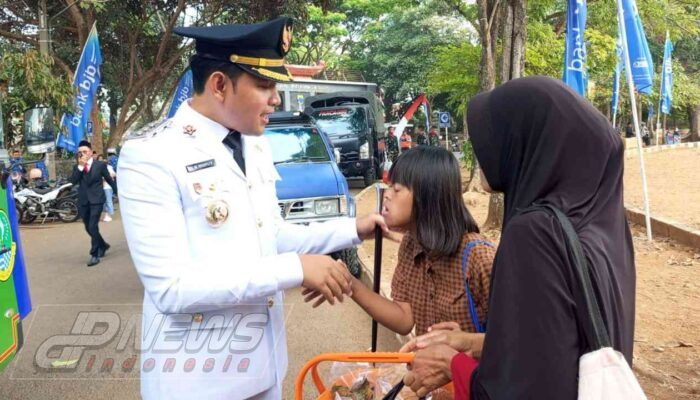Di Hari Kemerdekaan, Cucu Tetap Berjuang Jualan Gorengan Demi Keluarga