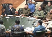 Prabowo Bahas Penyesuaian Syarat Rekrutmen Dayak Pedalaman dan Penanganan Karhutla Bersama Pimpinan TNI