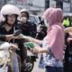 Erupsi Anak Krakatau Picu Debu di Cianjur, Polres Bagikan 2.000 Masker kepada Warga