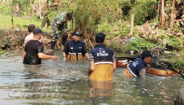 Yayasan Rumah Pulih Jiwa Gandeng Satgas Citarum Harum Bersihkan Sungai Cibiuk