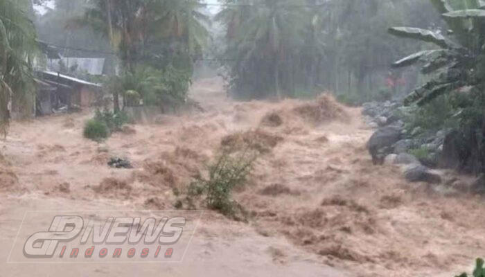 Banjir Bandang Kepung Permukiman di Padang, Ratusan Rumah Terendam